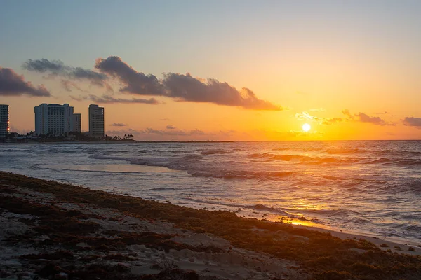 Cancun, Meksika, Karayip Denizi 'nde Gündoğumu
