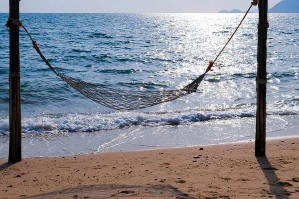 Romantic cozy hammock on the tropical beach by the sea. Peaceful seascape. Relax, travel concept, travelling. — Stock Photo, Image