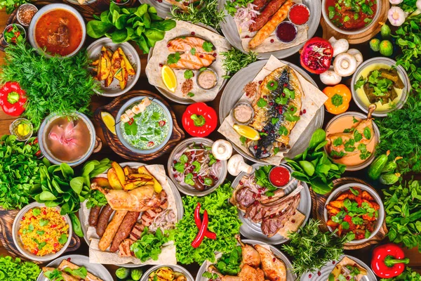 Traditional Georgian cuisine. Matzoon Okroshka, Khash Chikhirtma Harcho Soup, Dolma Chanakhi Chashululi Chkmeruli Kupati — Stock Image Traditional Georgian cuisine. Matzoon Okroshka, Khash Chikhirtma Harcho Soup, Dolma Chanakhi Chashululi Chkmeruli Kupati Stock Image