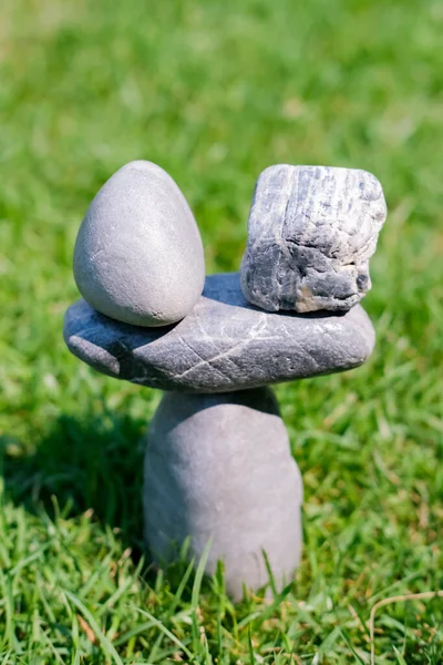 Symbol scales is made of stones of various shapes. Balance of stones. To weight pros and cons. Banner. — Stock Photo, Image