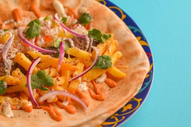 Lavaş ekmeği, ızgara et, sebze, peynir. Shawarma lavaş ekmeği, taze lavaş rulosu, pide ekmeği..