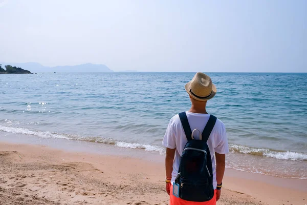 Sommarsemester Resor Turism Och Semester Koncept Unge Man Hatt Strand — Stockfoto