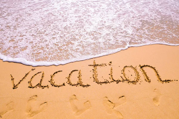 Word Vacation Hand Written Sand Sea Wave Close Sand Texture — Stock Photo, Image