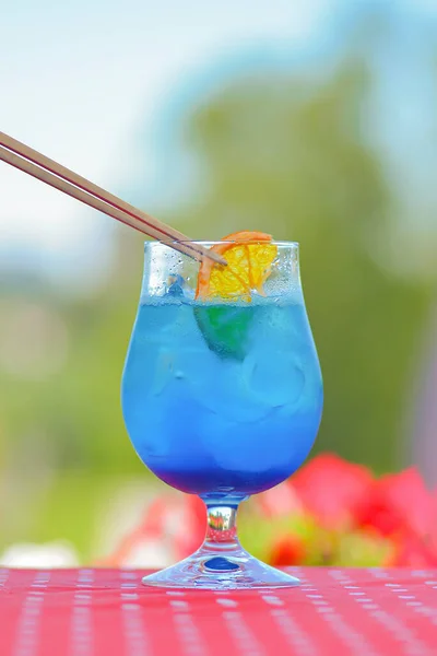 Gelo Fresco Refrigerante Bebida Azul Com Água Com Gás Limão — Fotografia de Stock