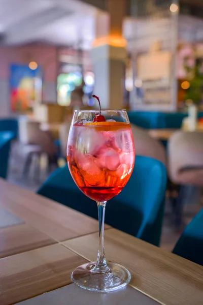 Verre Avec Cocktail Agrumes Rouges Boisson Été Alcoolisée Dans Verre — Photo