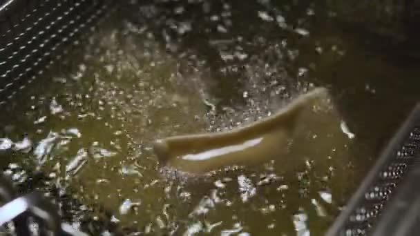 Pasty Cheburek Mięsem Smażonym Oleju Słonecznikowym Smażone Głębokim Tłuszczu Szybkie — Wideo stockowe