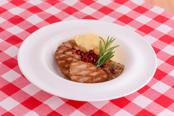 Gegrilde Biefstuk Smaak Gebracht Met Zout Kruiden Geserveerd Met Aardappelpuree — Stockfoto