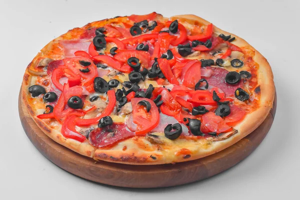 Pizza Pepperoni Sobre Fondo Blanco Pizza Italiana Tradicional Con Tomates — Foto de Stock