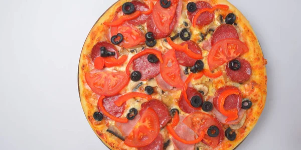 Pizza Pepperoni Aislado Sobre Fondo Blanco Concepto Tradicional Pizza Italiana — Foto de Stock
