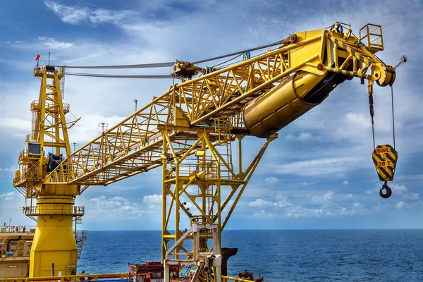 クレーン ペデスタル クレーン ウインチ 生産プラットフォーム エネルギー 石油業界の鋼ワイヤロープ — ストック写真