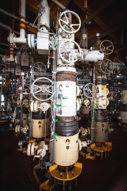 Offshore X-mas ağaç geçen işlemek için platformu kontrol petrol ve gaz kuyudan 