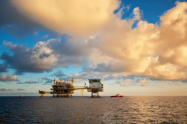 Paesaggio Della Piattaforma Petrolio Gas Durante Tramonto — Foto Stock