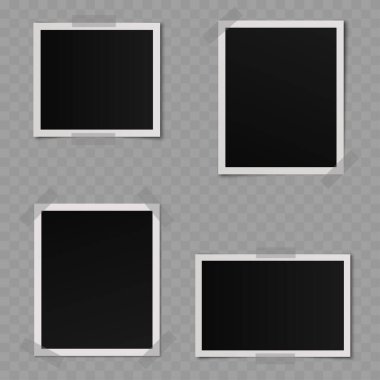 Gerçekçi boş fotoğraf çerçeveleri ve yapıştırıcı bant modeli. Vektör illüstrasyonu