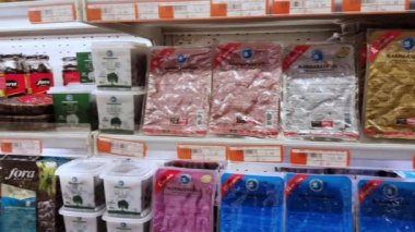 Eskişehir - 15 Şubat 2017: Gıda araç/gereçleri satış market raflarında