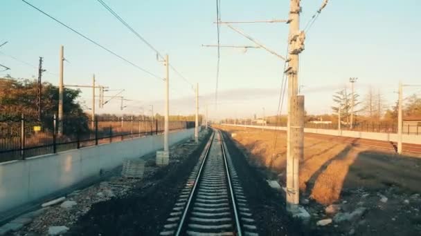 Passenger train arriving to the station at Eskisehir early in the morning — Stock Video