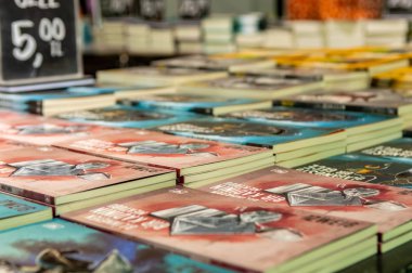 Eskişehir - 09 Ekim 2018: Eskişehir Kitap Fuarı standında sergilenen birkaç Stefan Zweig kitaplar