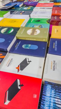 Eskişehir - 09 Ekim 2018: Eskişehir Kitap Fuarı standında sergilenen birkaç bilim kurgu kitap