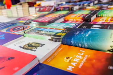 Eskişehir - 09 Ekim 2018: Eskişehir Kitap Fuarı standında sergilenen birkaç bilim kurgu kitap