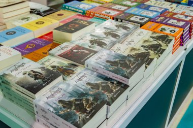 Eskişehir - 09 Ekim 2018: Eskişehir Kitap Fuarı standında sergilenen birkaç Assassin's Creed kitaplar