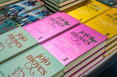 Eskişehir - 09 Ekim 2018: Eskişehir Kitap Fuarı standında sergilenen Jojo Moyes kitaplar