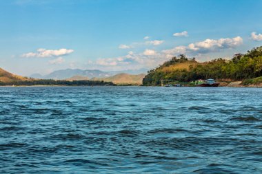 Nam Kahn nehirden Luang Prabang, Laos seyir bir botla güzel görünümü