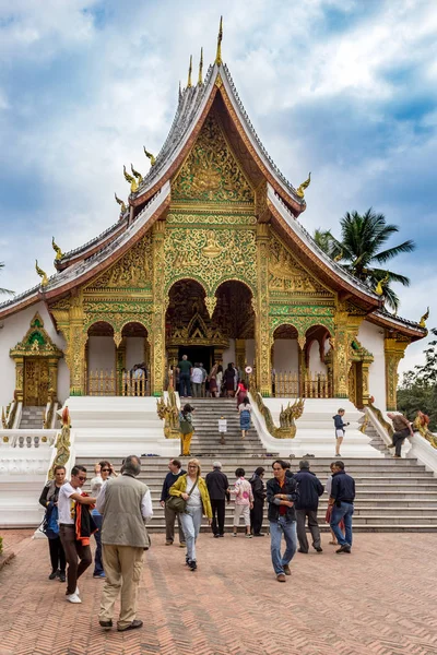 Luang Prabang Laos Enero 2018 Personas Que Visitan Haw Phra — Foto de Stock