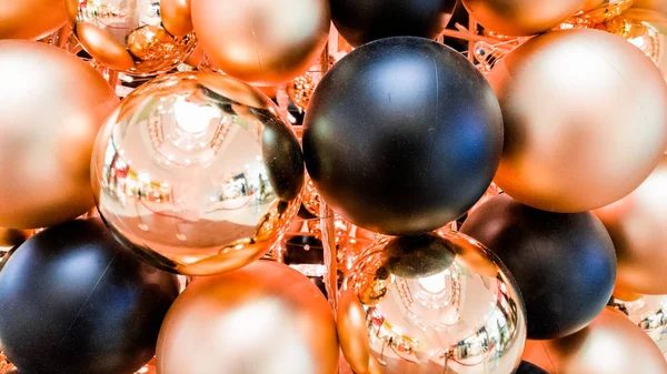 Närbild Glänsande Färgglada Julgran Bollar — Stockfoto
