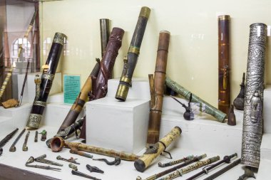 Ban Ruak Sop, Tayland - 02 Şubat 2018: Afyon afyon Müzesi Salonu, Sop Ruak, altın üçgen, Tayland, Güneydoğu Asya silah duman