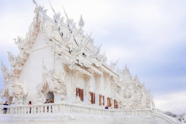 Wat Rong Khun Beyaz Tapınak, Budist mimarisi, C turist