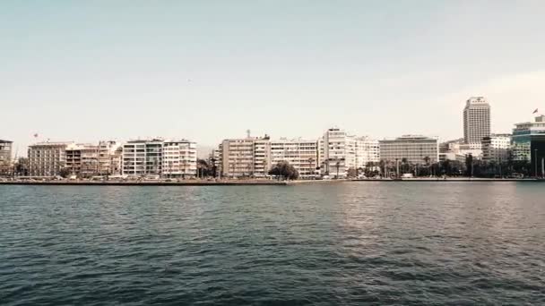 Красивый вид на Измир с парома в Эгейском море — стоковое видео