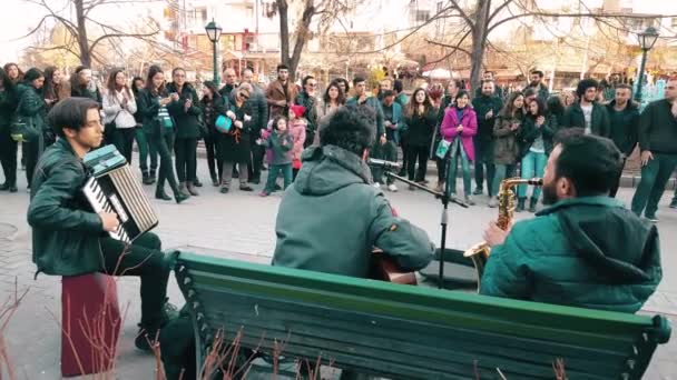 Street musicians celebrating Canakkale Victory and Martyr's Day in the street — Stock Video