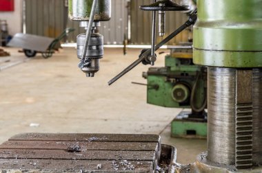 Fabrika atölye delme makinesi