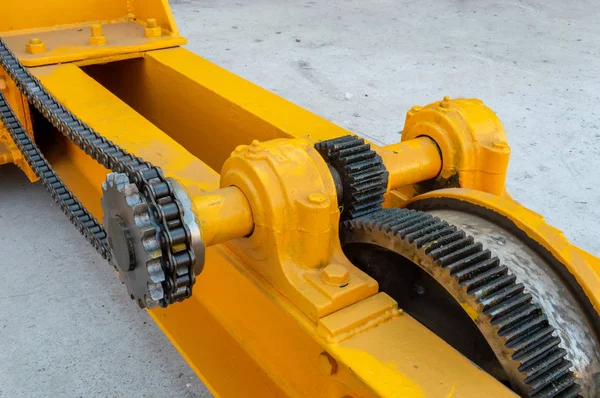 Parts of a bridge crane ready for installation in the industrial plant — Stock Photo, Image