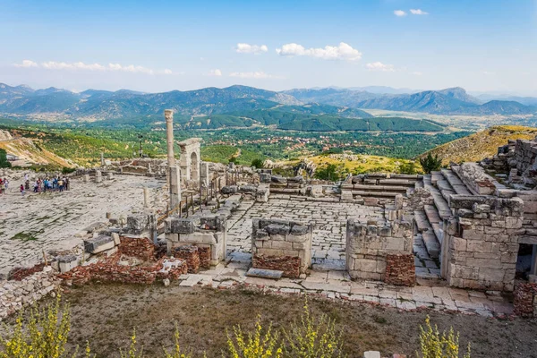 Colonne et arche de l'ancienne agora romaine à Sagalassos, Turquie — Photo