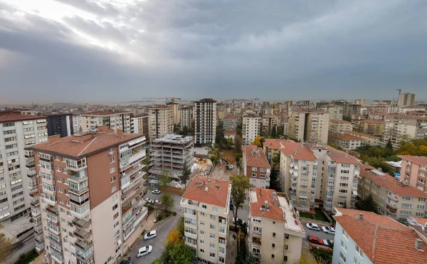 Vista Panorámica Edificios Apartamentos Ciudad Oscuro Día Otoño Estambul Turquía Imagen De Stock