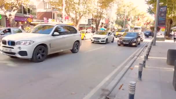 Traffico intenso nel fine settimana in Bagdat Street a Istanbul — Video Stock