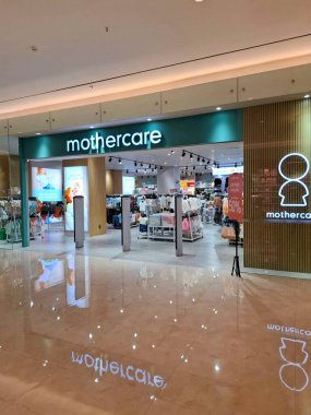 Surabaya, Endonezya, 7 Eylül 2025. Ana Bakım Anne ve Çocuk Mağazası 'nın, ziyaretçileri davet eden açık bir planı var..