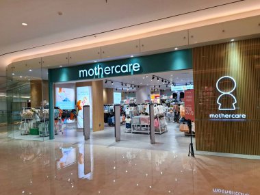 Surabaya, Endonezya, 7 Eylül 2025. Ana Bakım Anne ve Çocuk Mağazası 'nın, ziyaretçileri davet eden açık bir planı var..