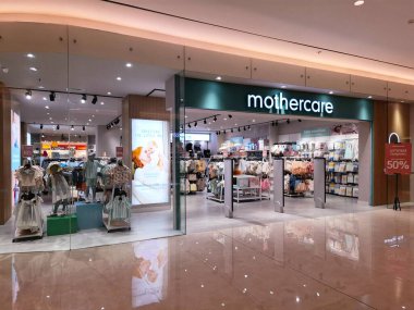 Surabaya, Endonezya, 7 Eylül 2025. Ana Bakım Anne ve Çocuk Mağazası 'nın, ziyaretçileri davet eden açık bir planı var..