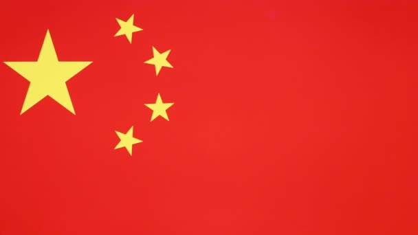 コピースペースで中国国旗不承認ジェスチャーで親指を下げる手 否定的な意見サイン 中国国家の旗背景に対する軽蔑の概念 空白のフィールドを持つシンボルを嫌う — ストック動画
