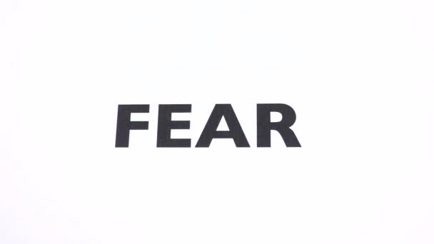 상징을 두려워하고 공포를 거부하고 공간으로 글쓰기를 합니다 두려워 두려움 두려움 — 비디오
