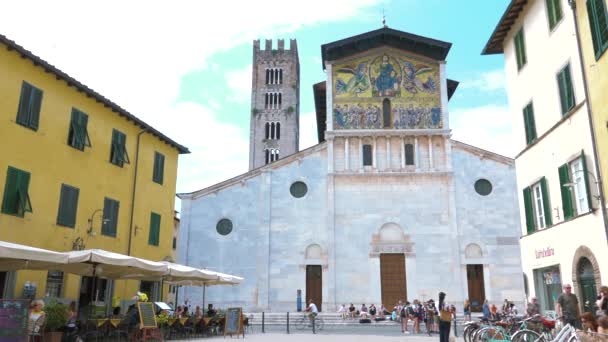 Lucca Olaszország 2018 Július Turista Fotózás Lucca San Frediano Templom — Stock videók