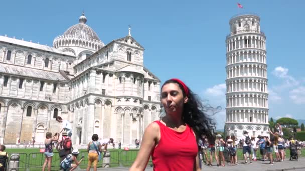 Pisa Italia Julio 2018 Mujer Tomando Selfie Con Los Monumentos — Vídeos de Stock