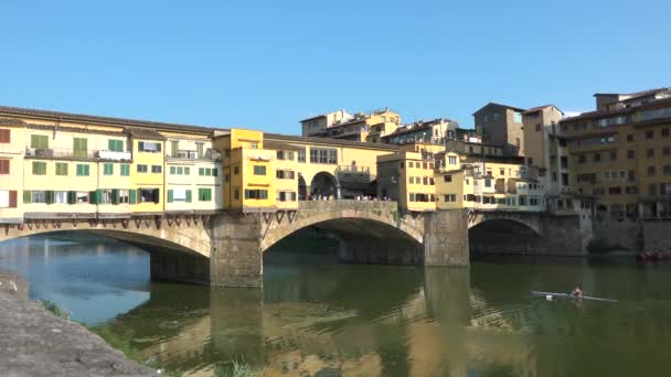 Ponte Vecchio Firenze Italië Middeleeuwse Oude Brug Rivier Arno Met — Stockvideo