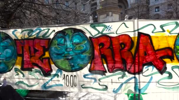 Mediolan Włochy Marca 2019 Panoramiczny Widok Graffiti Piątek Przyszły Dzień — Wideo stockowe