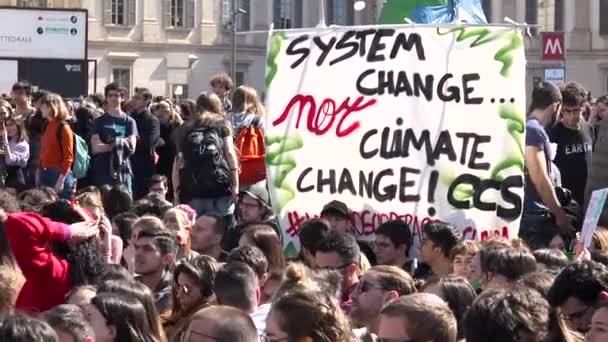 Милан Италия Марта 2019 Года Люди Участвующие Глобальной Забастовке Будущее — стоковое видео