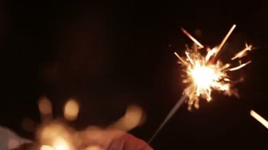 Sparkler Yanan Closeup