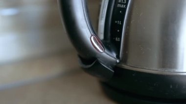 Elektrikli su ısıtıcısını açma