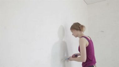 Alt duvar bir spatula ile putties..