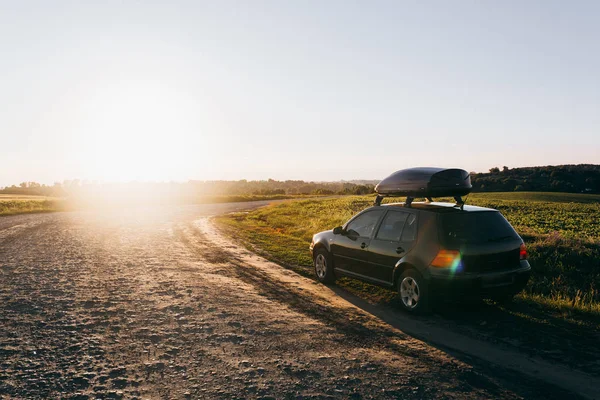 Friends go on vacation by car — Stock Photo, Image